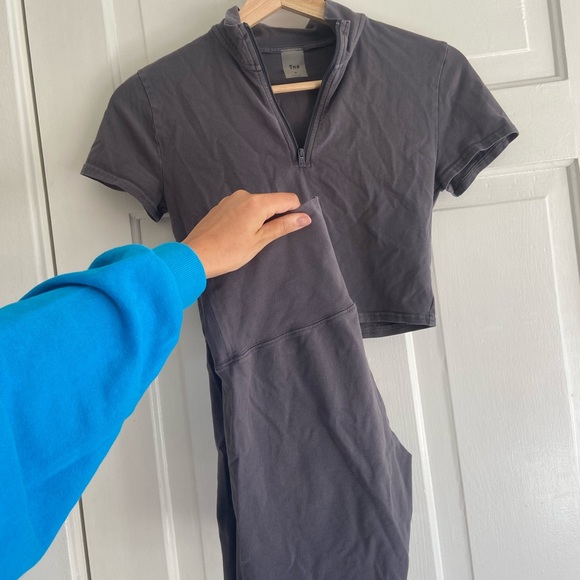 COPY - TNA Camero Tshirt & TNAChill high rise 7” short - Picture 3 of 6